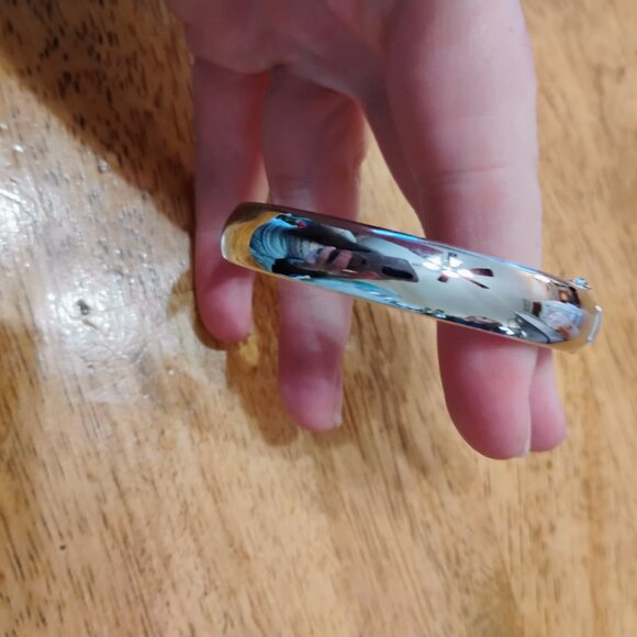 Vintage Openable Monet bangle bracelet - Picture 2 of 5